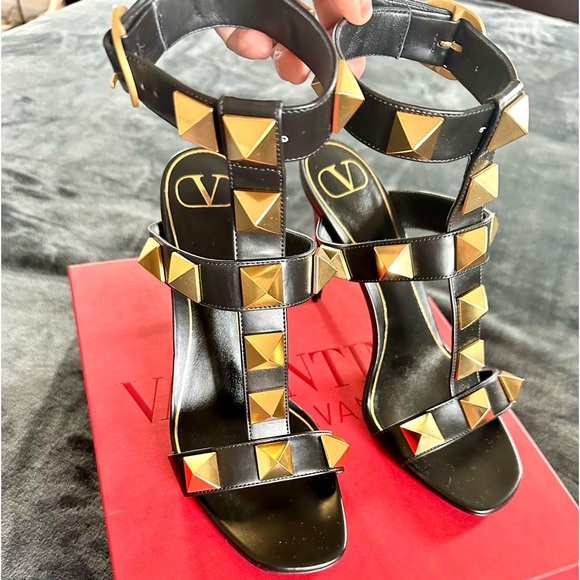 Valentino Garavani Roman Stud Calfskin Sandal. Excellent condition. Worn twice. - Picture 3 of 12